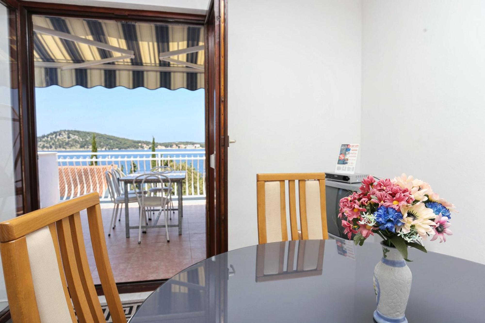 Family friendly seaside apartments Razanj, Rogoznica - 10373 Habitación foto